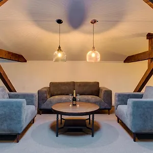 Upstairs Boutique Bukarest